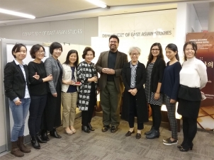 - NYU (뉴욕대)동아시아학과 엘리엇 보렌스타인(Eliot Borenstein)학과장 및 교수진들과 기념촬영 섬네일 파일